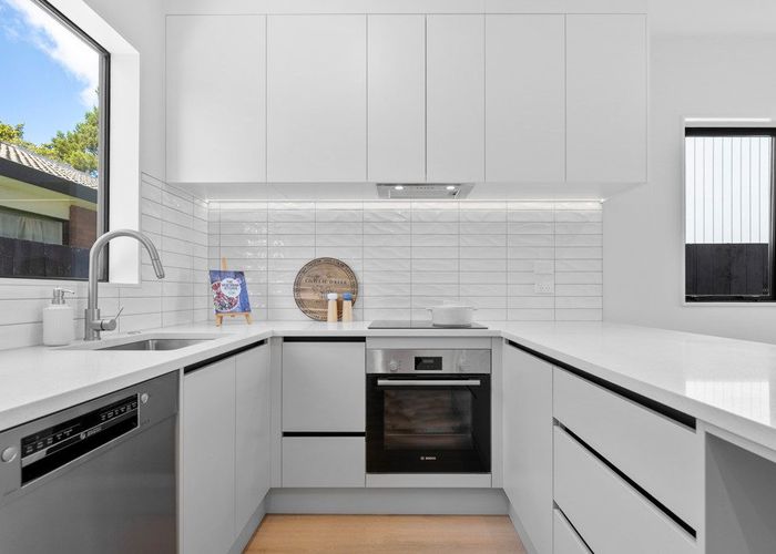  at 4/18 Albert Road, Kelston, Waitakere City, Auckland