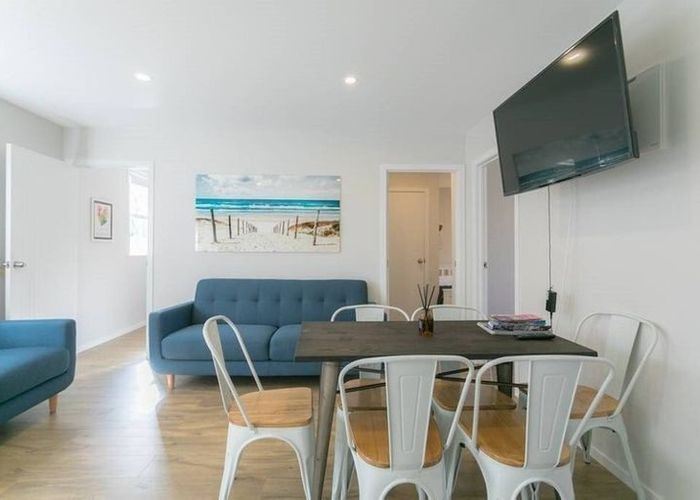  at 2/4 Sydney Street, Hauraki, Auckland