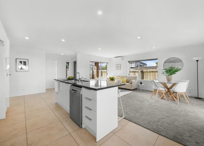  at 6A Alan Avenue, Henderson, Waitakere City, Auckland