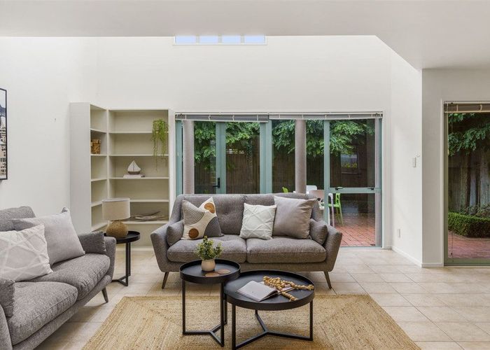  at 2/110 Nayland Street, Sumner, Christchurch