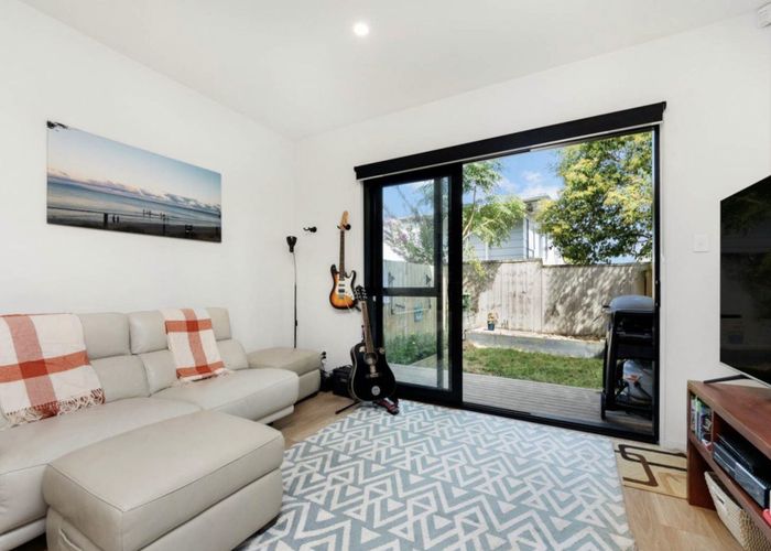  at 4/28 Vodanovich Road, Te Atatu South, Waitakere City, Auckland