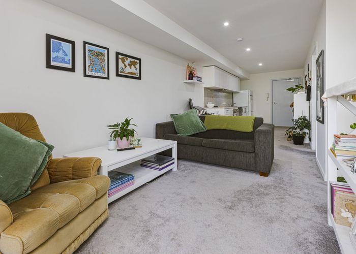  at 201/8 Gray Avenue, Mangere East, Auckland