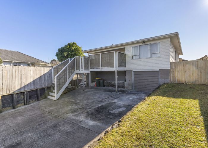  at 6 Andrew Road, Howick, Manukau City, Auckland