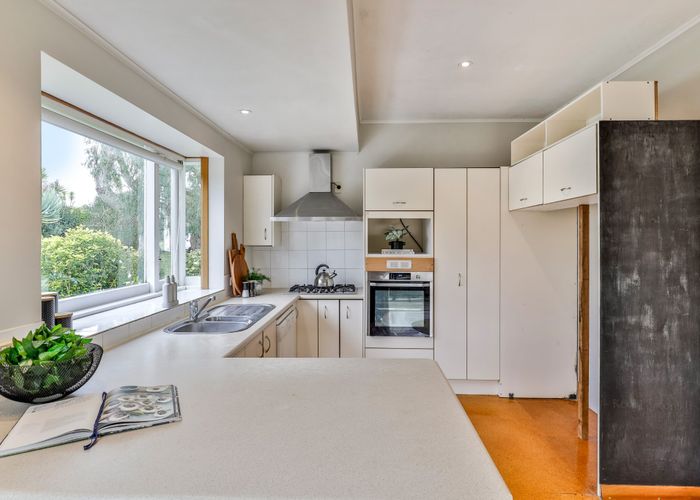  at 27 Kanuka Street, Point Chevalier, Auckland