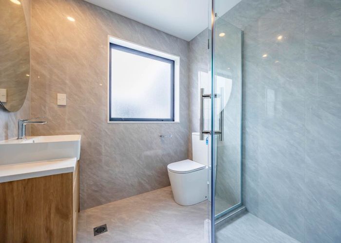  at 2/21 Peachgrove Road, Te Atatu Peninsula, Waitakere City, Auckland