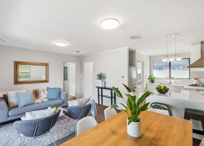  at 27 Pohutukawa Place, Ellerslie, Auckland