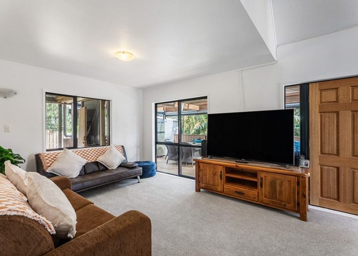  at 2/67 Langana Avenue, Browns Bay, North Shore City, Auckland