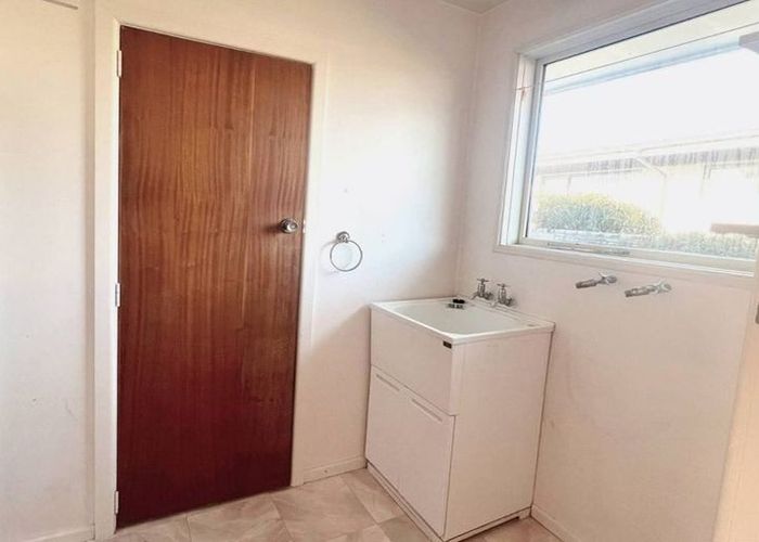  at 50 Glenharrow Avenue, Avonhead, Christchurch City, Canterbury