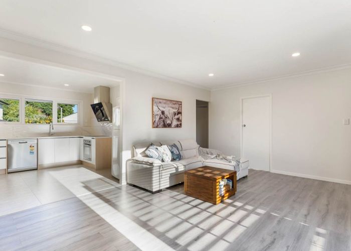  at 2/10 Omana Road, Papatoetoe, Auckland
