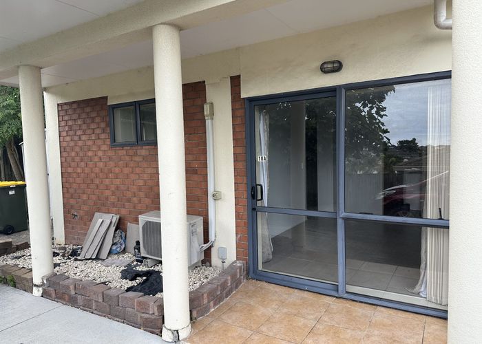  at De Havilland Drive, Manukau Heights, Manukau City, Auckland