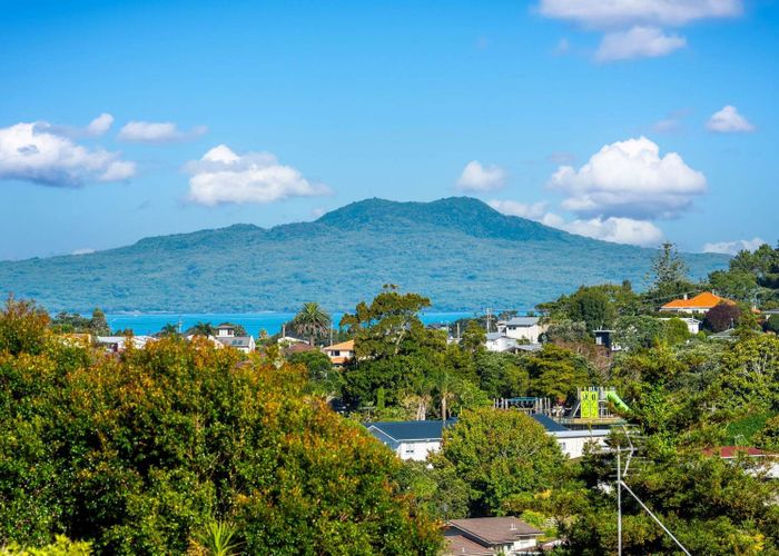  at 2/365 East Coast Road, Mairangi Bay, North Shore City, Auckland