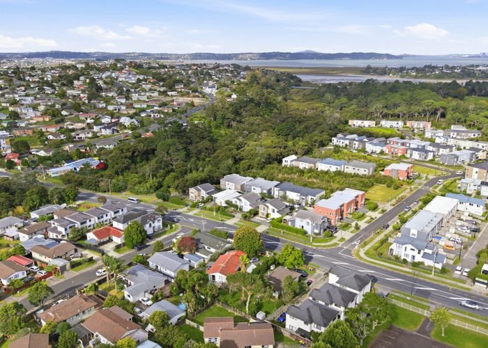  at 82 & 84 Moire Road, Massey, Waitakere City, Auckland