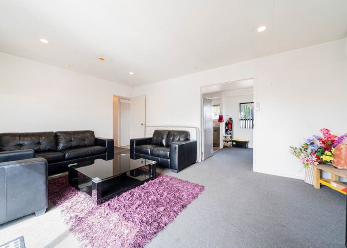  at 2/18 Frobisher Way, Clendon Park, Auckland