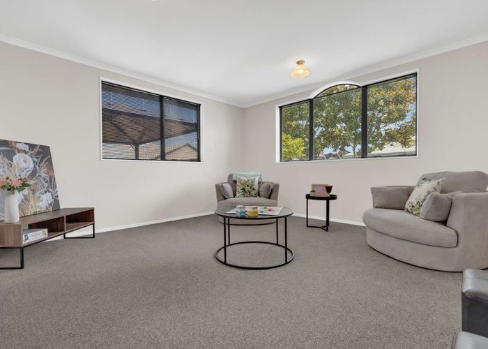  at 38 Diomede Glade, Flagstaff, Hamilton