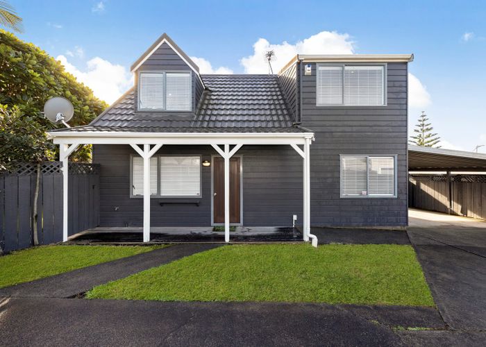  at 2/260 Meola Road, Point Chevalier, Auckland