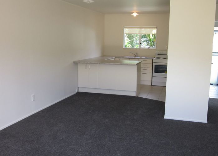  at 2/10 Lyren Place, Half Moon Bay, Manukau City, Auckland
