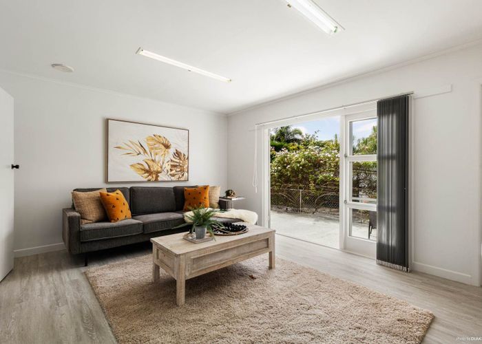  at 2 Awhitu Road, Waiuku, Waiuku
