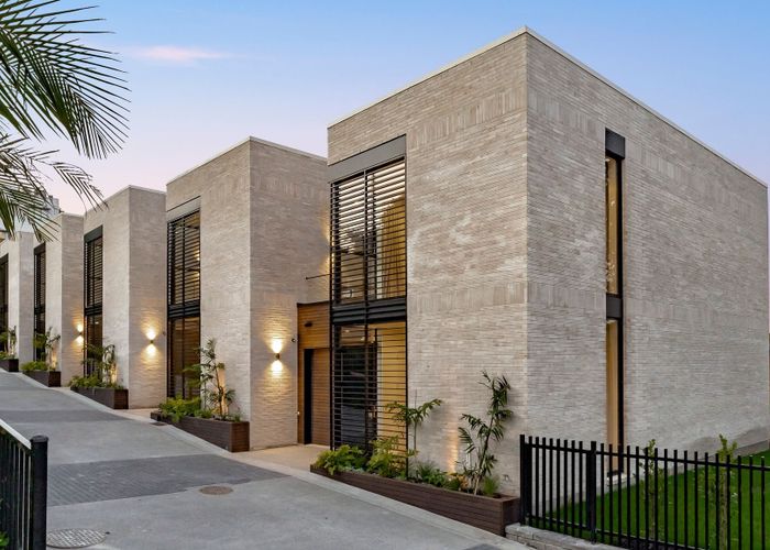  at 21D Arahia Street, Northcote, Auckland