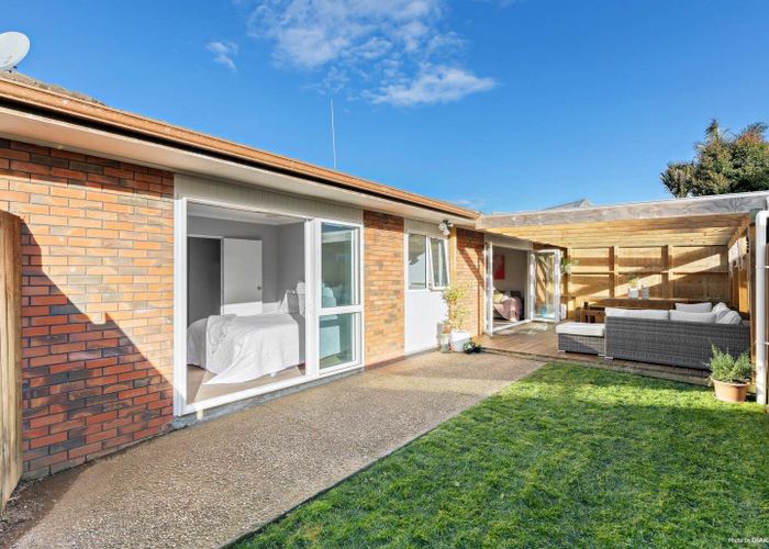  at 2/5 Rewa Road, Three Kings, Auckland City, Auckland