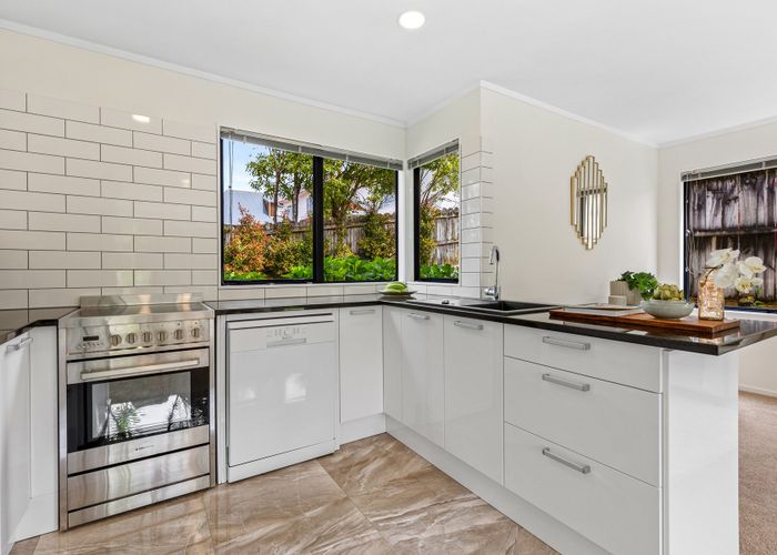  at 4/8 Kells Place, Botany Downs, Manukau City, Auckland