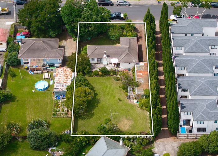  at 70 Buscomb Avenue, Henderson, Waitakere City, Auckland