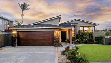  at 2/46 Westpark Drive, West Harbour, Auckland