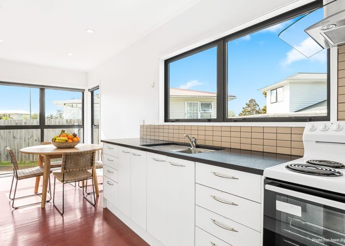  at 123 Riverpark Crescent, Henderson, Waitakere City, Auckland