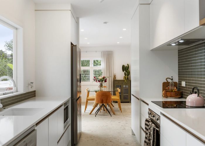  at 33 Island Bay Road, Beach Haven, North Shore City, Auckland