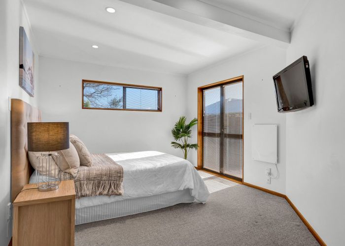  at 8 Argyle Place, Highlands Park, New Plymouth