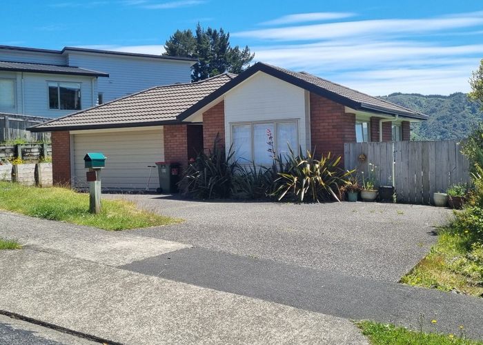  at 35 King Charles Drive, Kingsley Heights, Upper Hutt