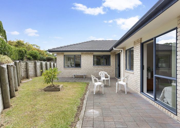 at 6 Rosebay Rise, Henderson, Auckland