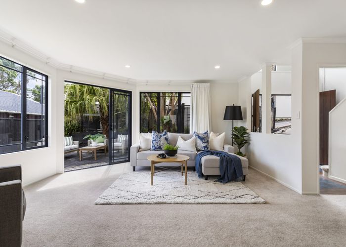  at 2/24A Dallinghoe Crescent, Milford, Auckland