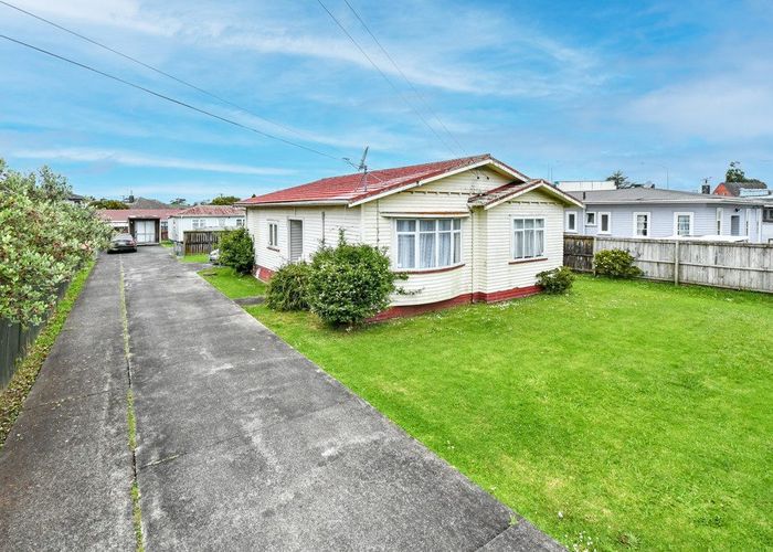  at 13 Rosebank Road, Papatoetoe, Auckland