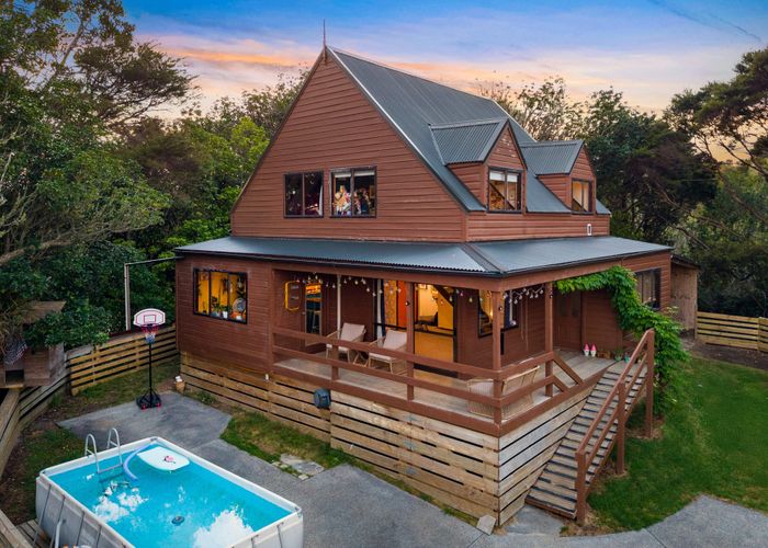  at 5 Laingholm Drive, Laingholm, Waitakere City, Auckland