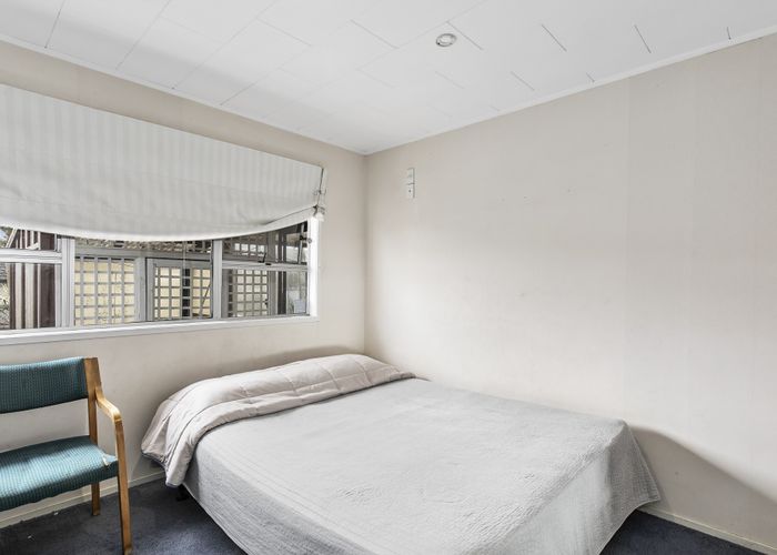  at 1/12 Chamade Place, Clover Park, Auckland