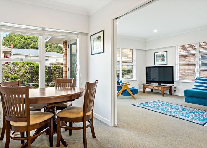 at 2/50 Turama Road, Royal Oak, Auckland