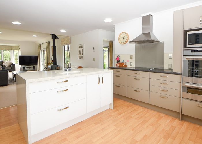  at 8 Daffodil Grove, Carterton, Carterton