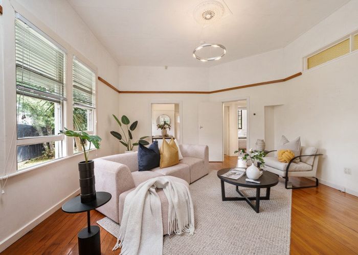  at 17 Awaroa Road, Sunnyvale, Waitakere City, Auckland