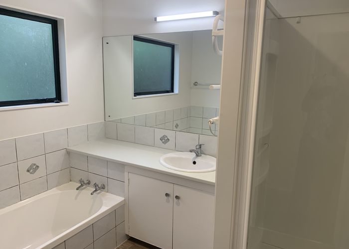  at 2/18 Bryers Place, Glenfield, North Shore City, Auckland