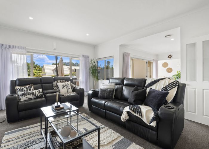  at 8 Stonedge Lane, Rosedale, Auckland