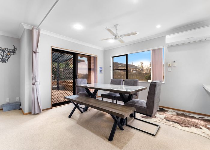  at 1/66 Picasso Drive, West Harbour, Auckland