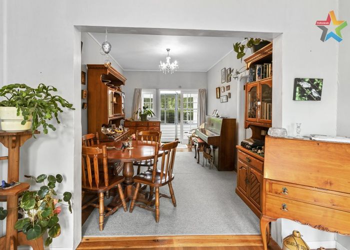 at 32 Ferry Road, Days Bay, Lower Hutt
