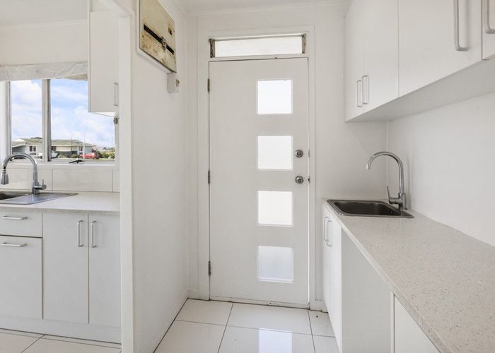  at 52 Garus Avenue, Mangere East, Auckland