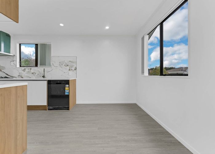  at 2/22 Trimdon Street, Randwick Park, Manukau City, Auckland