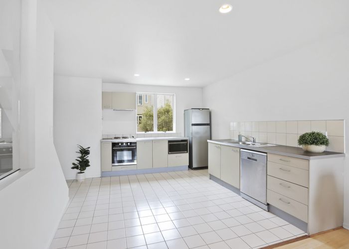  at 42 Albionvale Road, Glen Eden, Auckland