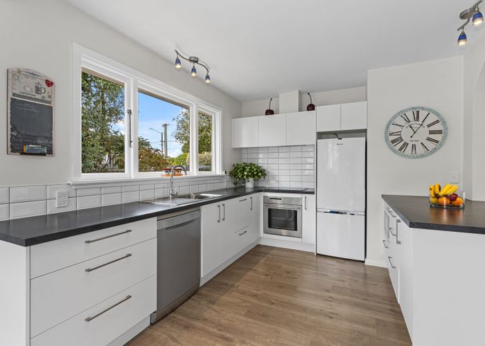  at 215 Breezes Road, Aranui, Christchurch City, Canterbury