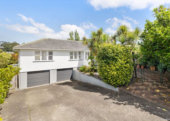  at 22 Avonleigh Road, Green Bay, Auckland