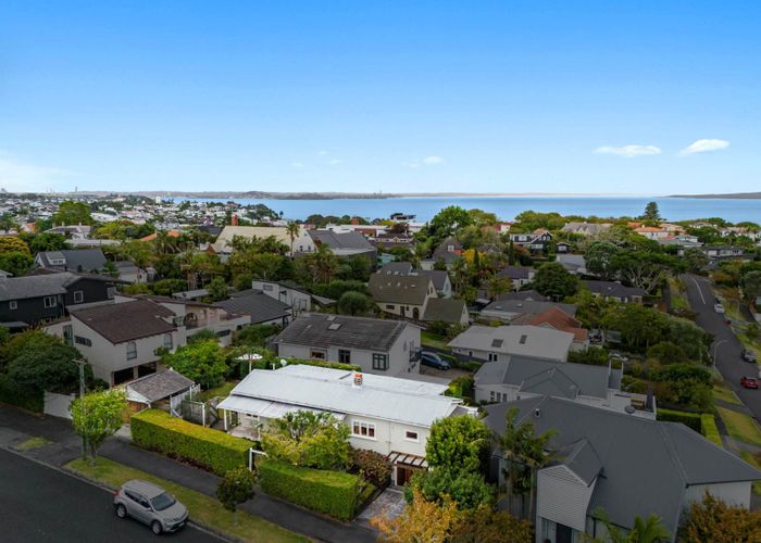  at 8 Gifford Street, St Heliers, Auckland
