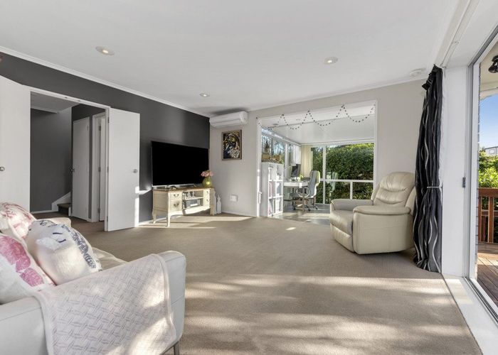  at 1/16 Woodview Rise, Botany Downs, Manukau City, Auckland