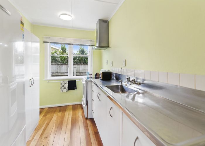  at 15 The Avenue, Otaki Beach, Otaki